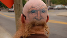 Смешная татуировка на голове