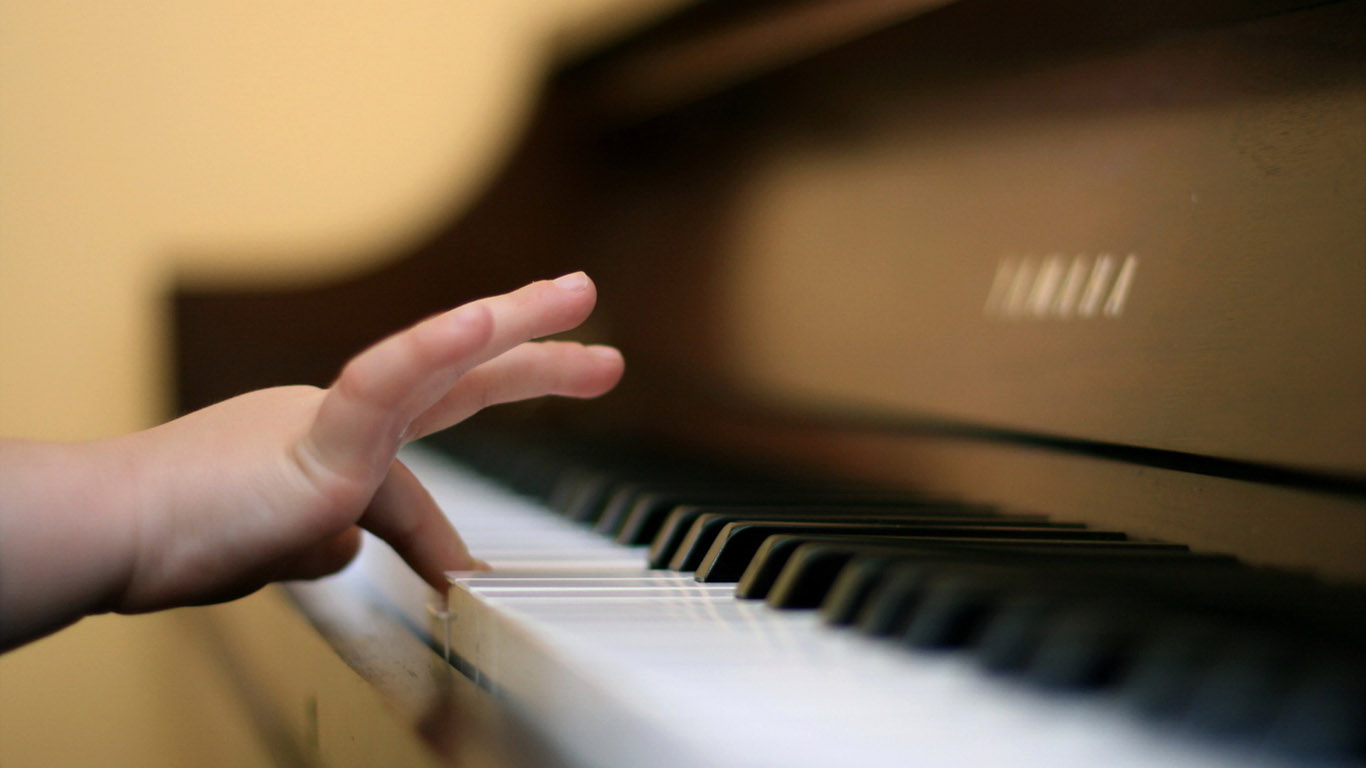 Пианино, клавиши, рука