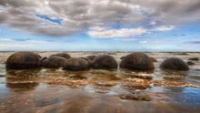 Камни у берега